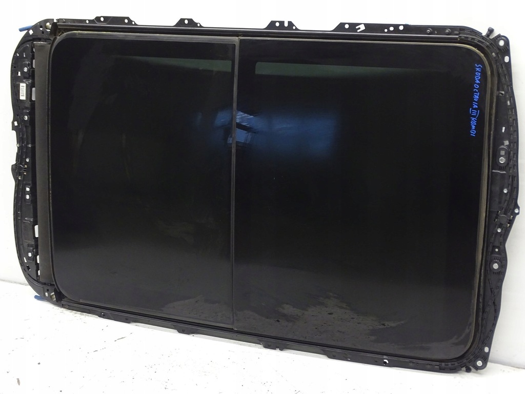 TRAPA PANORAMA SKODA OCTAVIA III VRS COMBI 5E9877041 Product image