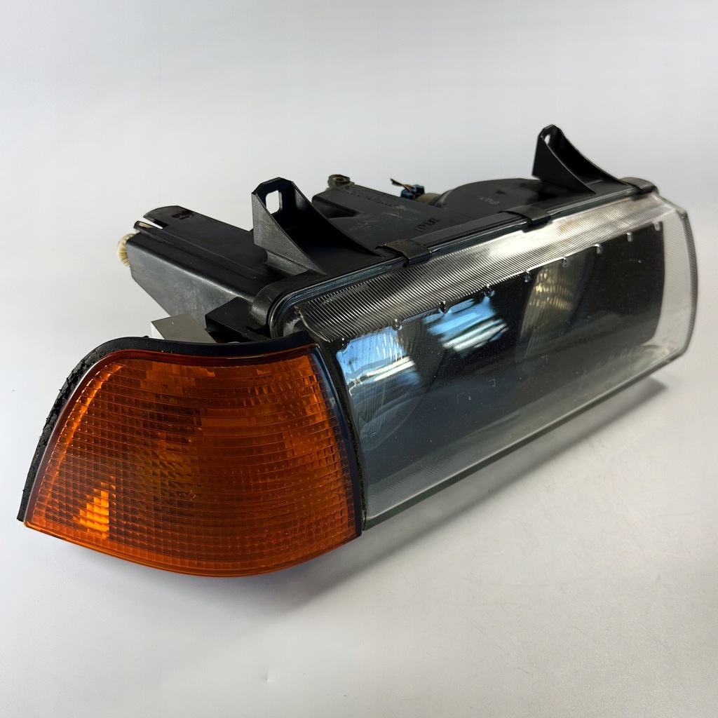 LAMPA PRZEDNIA PRAWA + Kierunkowskaz BMW E36 14520600, 1387044 Product image