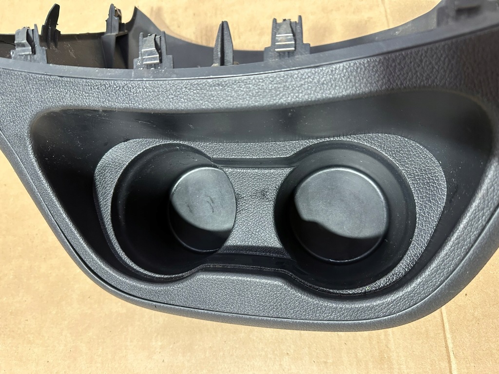 Cuptor, tunel mediu, capac al tunelului, Mercedes W447 Cztum Suportul Product image