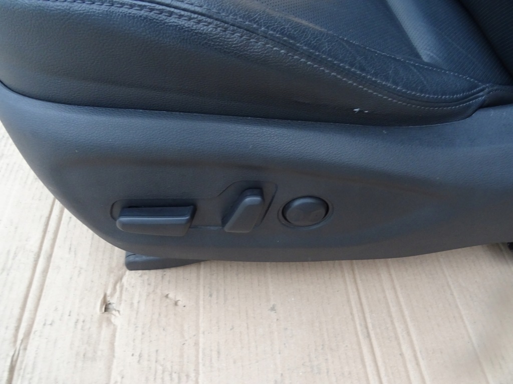 Scaun fata stanga HYUNDAI TUCSON II, AIRBAG din piele, incalzit Product image