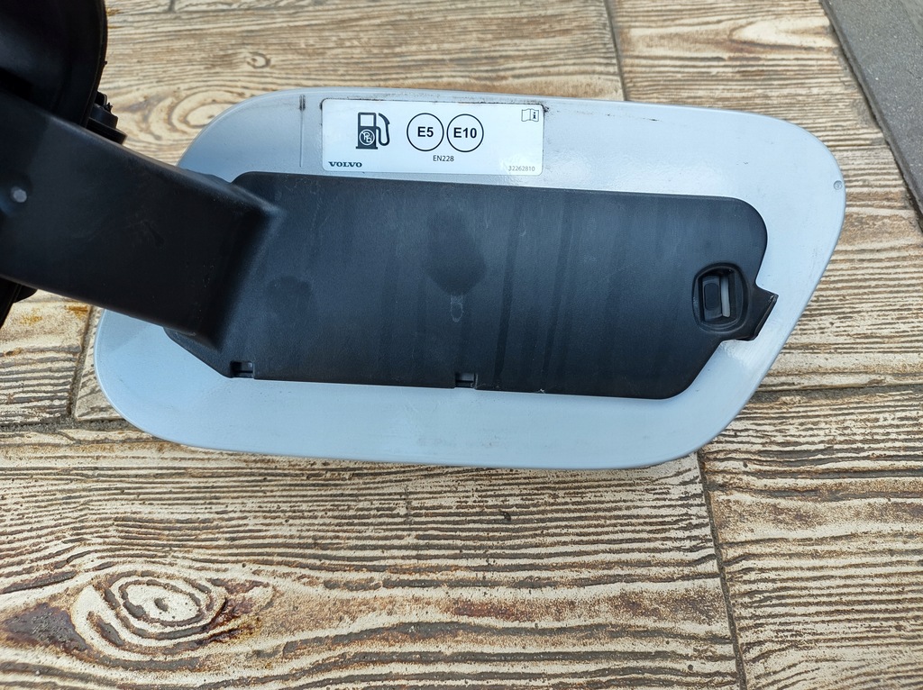 VOLVO XC40 20r clapeta umplere combustibil 32296804 Product image