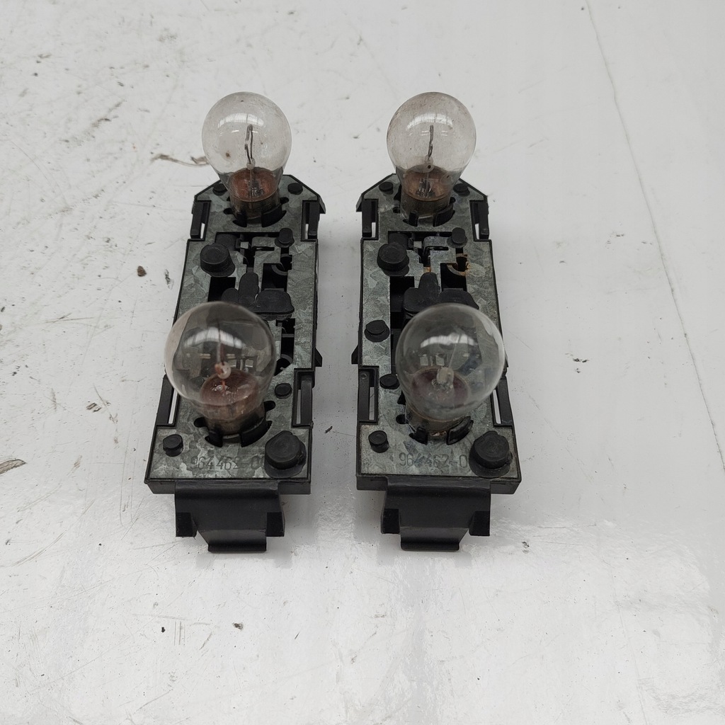 FORD GALAXY MK1 INSERȚIE LAMPĂ STÂNGA/DREAPTA SPATE ÎN CAPOTA 7M3945257A HELLA Product image