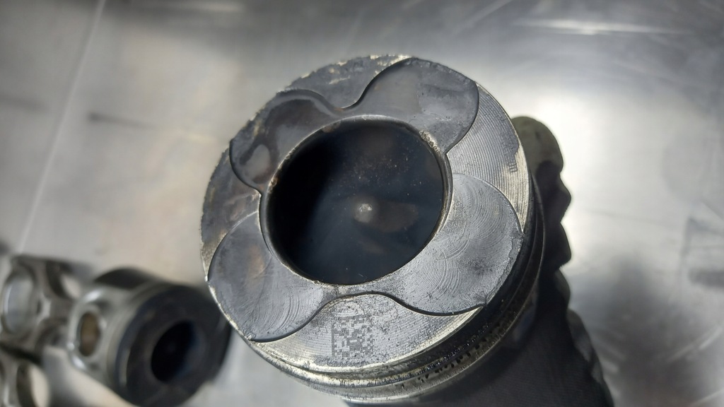 SET PISTONI BIELA ​​VOLVO 2.4 D5 D5244T15 Product image