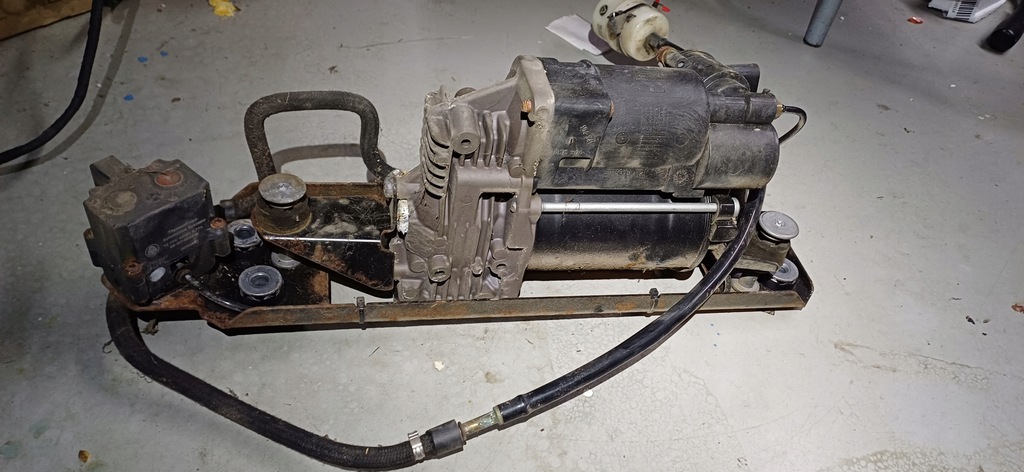 BMW E61 suspensie compresor nivo pump niwo set AMK 6777827 Product image