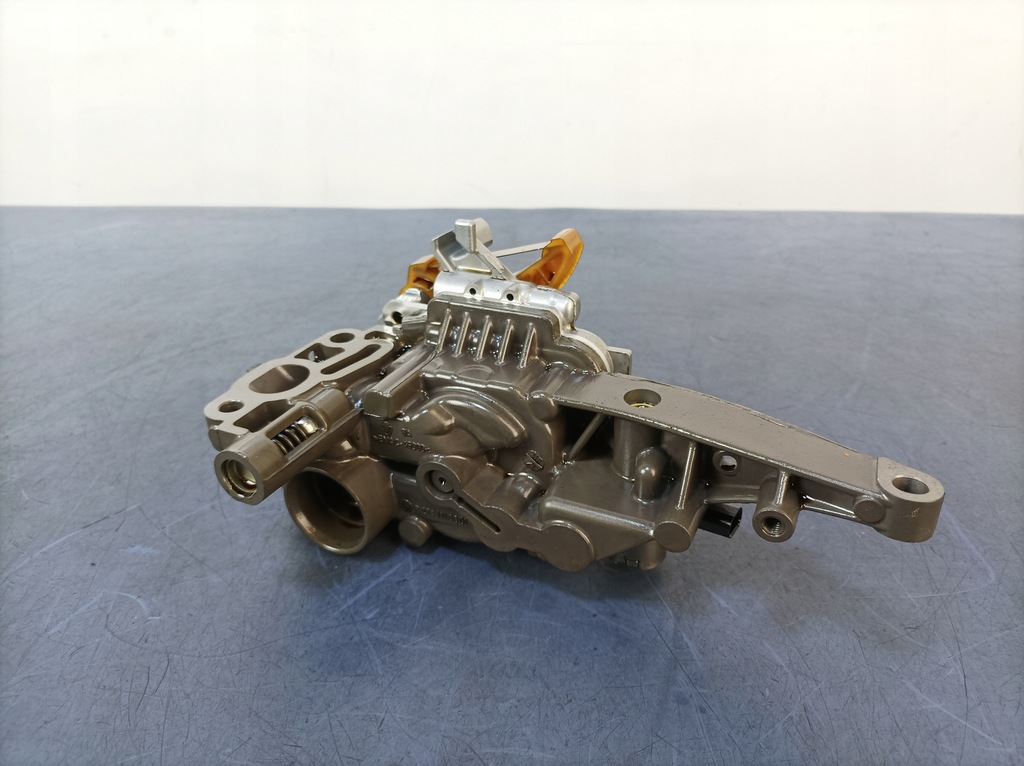 MERCEDES C43 W205 3.0B POMPA ULEI R2781810601 Product image