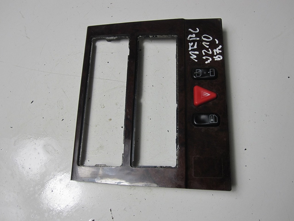 COMUTATOR DE URGENȚĂ CONSOLA CENTRALĂ MERCEDES W210 97R Product image