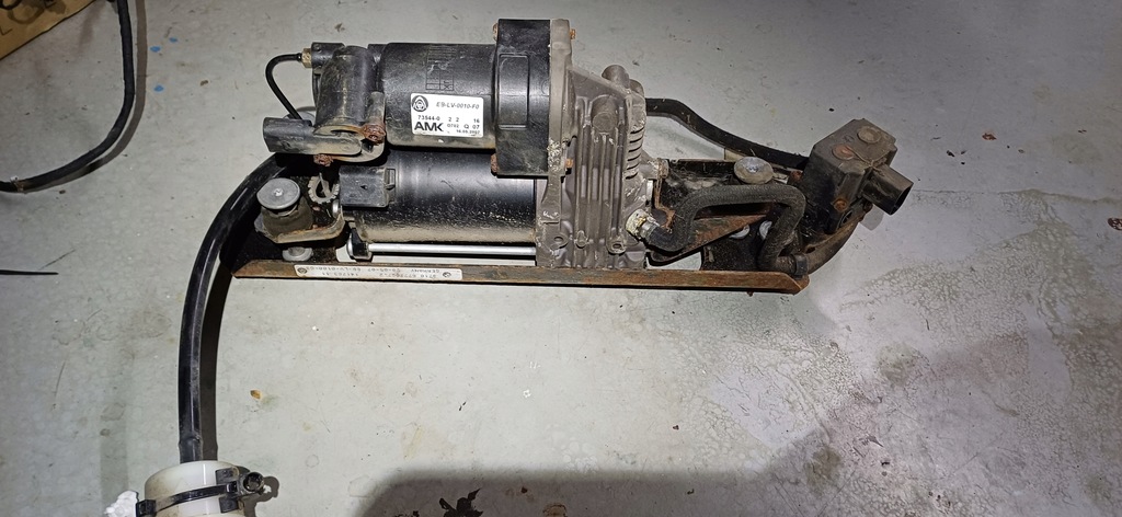 BMW E61 suspensie compresor nivo pump niwo set AMK 6777827 Product image