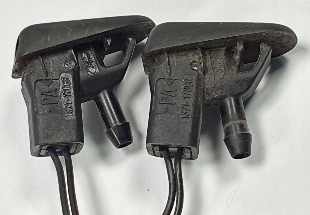 DUZĂ SPĂLATOR CAPOTA FORD MONDEO MK3 1S71-17666 Product image
