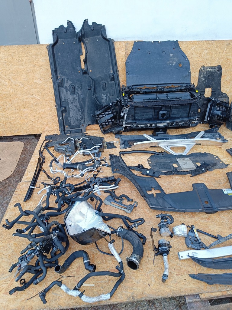 Porsche Cayenne e-hibrid 2022r față în color M7Q Mask 9y 9y0 lampă de bara de protecție Product image