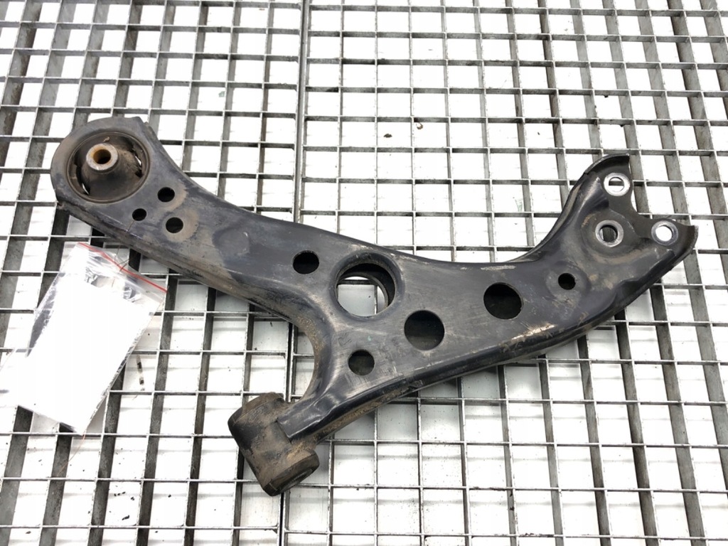 BRAT DE COMANDA FATA DREAPTA TOYOTA COROLLA E21 Sedan/Limuzina Product image
