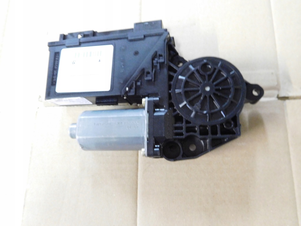 VW Touareg 2004, motor lunetă dreapta 7L0959794 Product image