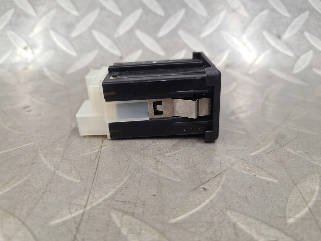 PRISE AUX USB CITITOR DE CARDURI PRISE OPEL INSIGNIA A 20868796 Product image