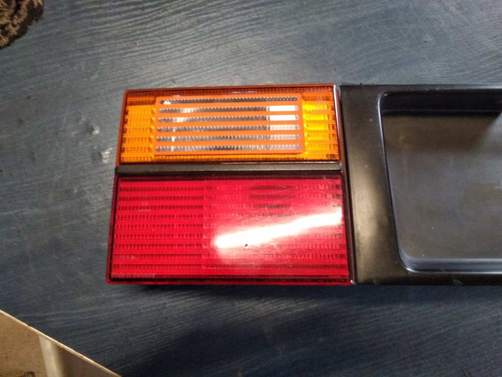 LAMPĂ SPATE BLENDA VW VENTO HELLA 1H5853481 Product image