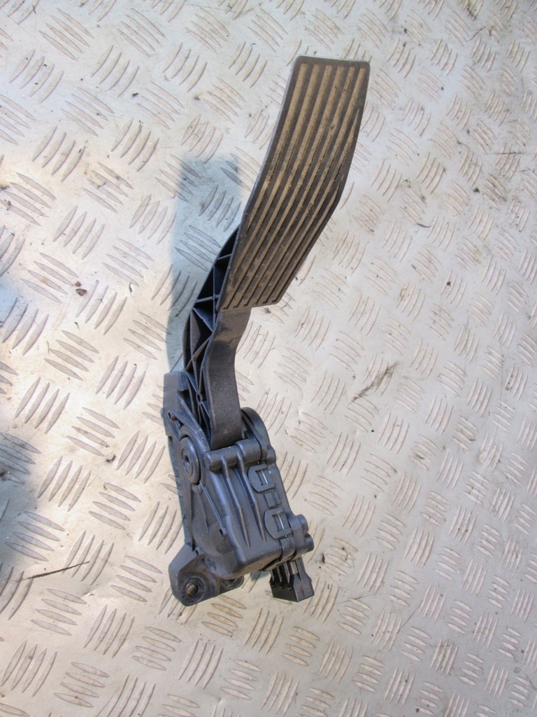 POTENTIOMETR PEDALA OPEL VECTRA C 9186724 CE Product image