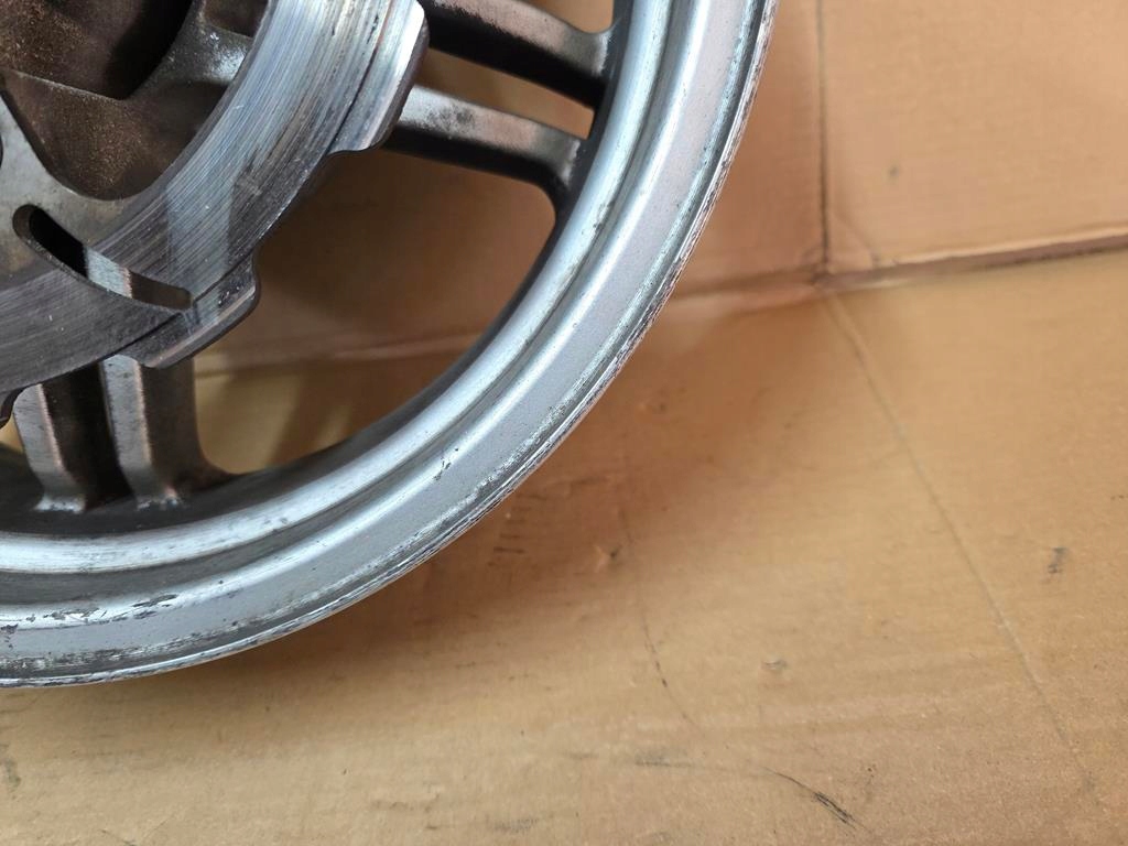Suzuki Burgman un 650 02-12 lângă marginea din spate Product image