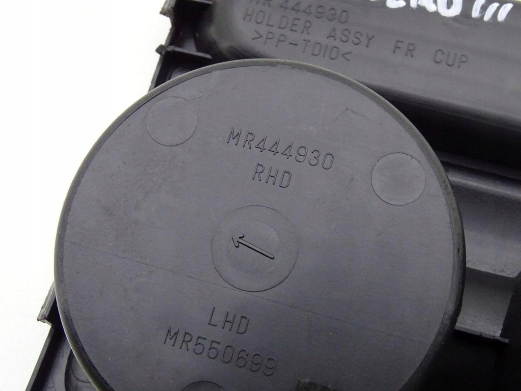 MITSUBISHI PAJERO III 99-06 SUPORT PAHĂ BĂUTURI MR444930 MR550699 Product image