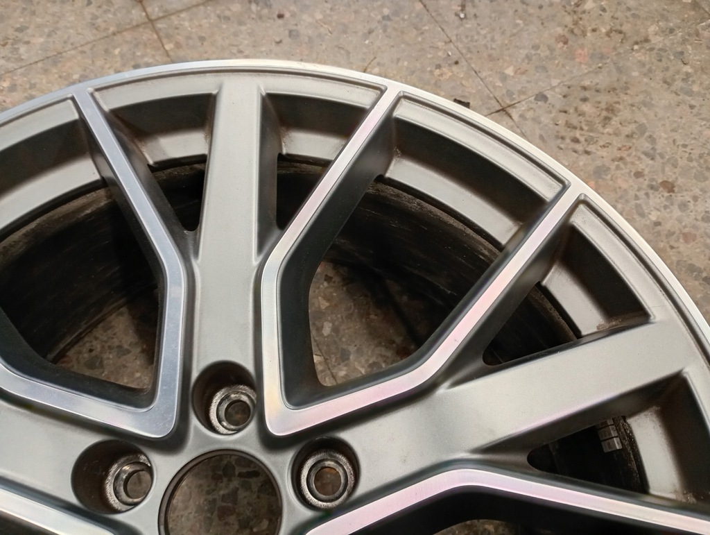 8W0601025DH Aluminum Rim 8.5JX19H2 ET40 5X112 AUDI SPORT A4 B9 8W A5 S5 Product image