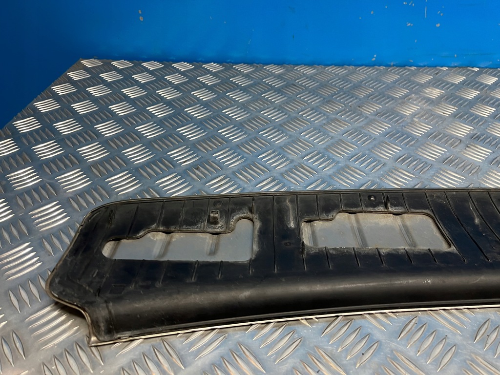 PORSCHE CAYENNE S I 7L CAPAC BARĂ SPATE CROMAT Product image