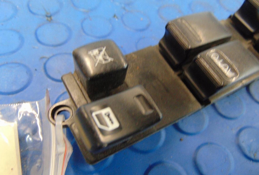 Nissan Almera N16 Lift 1.5DCI HB 5D Comutator de sticlă Product image