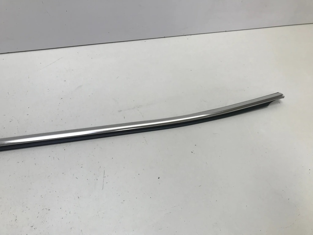 SKODA ENYAQ iV 2020 GARNITURA LAMA GEAMUL UȘIILOR FAȚĂ DREAPTA Product image