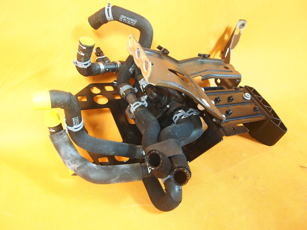 Suport furtunuri pompa de apa Audi E-Tron 4ke965567b 27KM Product image