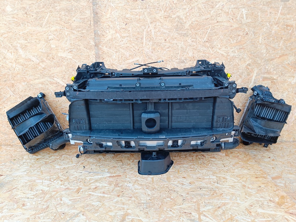 Porsche Cayenne e-hibrid 2022r față în color M7Q Mask 9y 9y0 lampă de bara de protecție Product image