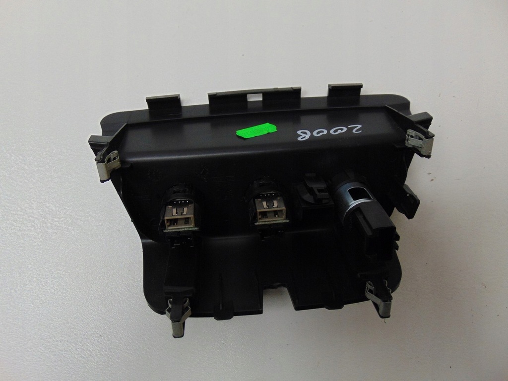 PORT USB CITITOR AUX PEUGEOT 2008 9674655377 Product image