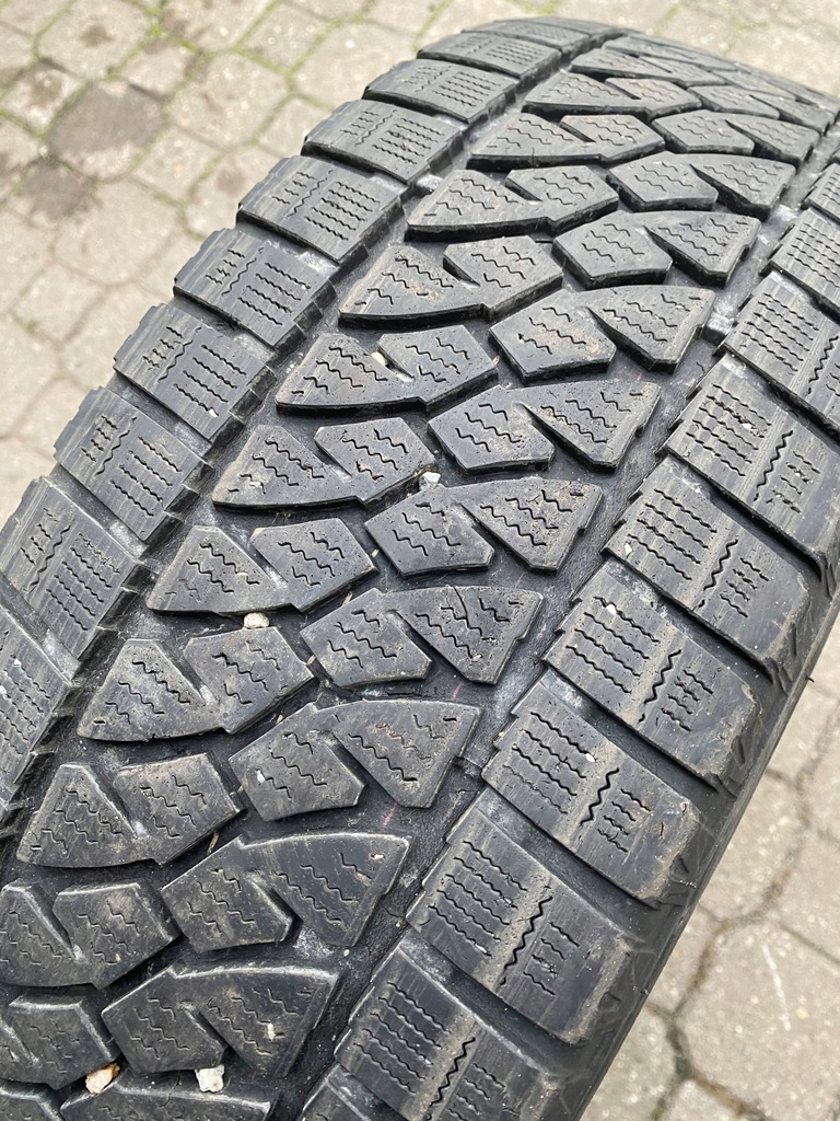 1buc BRIDGESTONE Blizzak W810 215/65/16 C 109/107R 2018 6 mm Product image