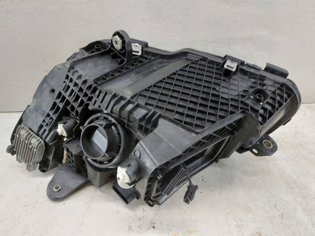Mercedes-Benz C Clasa 205 W205 Ridicați Fața frontală din fața dreaptă a lămpii din față Product image