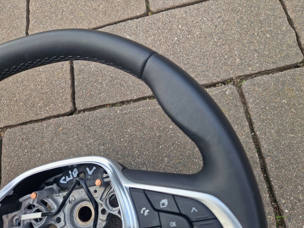 CLIO v CAPTUR II TRAFC IV PIELE DE DIRECȚIE MULTIFUNCȚIE 484002607R   2019 Product image