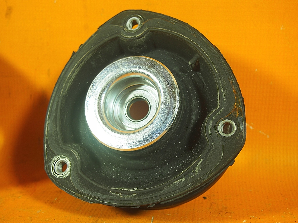 Rulment pentru suport amortizor Audi Q3 83A 14KM 5q0412331e / 5q0412249e Product image