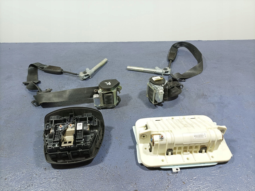 RENAULT MEGANE III PERNE CABINA PULSA DE BORD CENTURI EU Product image