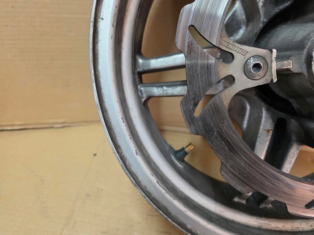 Suzuki Burgman un 650 02-12 lângă marginea din spate Product image