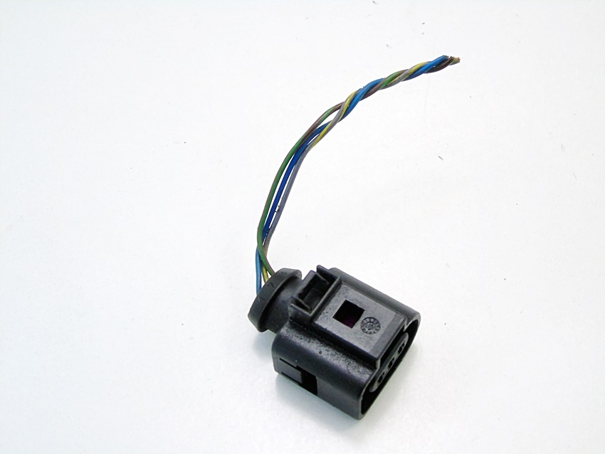 PLUG CUBE 1.2 6V 12V 1.4 1.6 FABIA I POLO N9 FOX LUPO AROSA GOLF LEON Product image