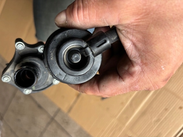 POMPA CIRCULARE APA RENAULT TWINGO III LIFT 2018- 1.0 SCE 922304507R Product image