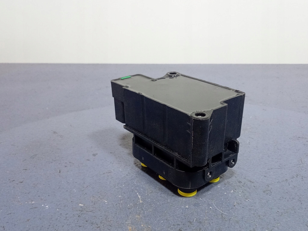 DISTRIBUITOR PNEUMATIC BLOC SUPPA AUDI A6 C7 4H0616013B Product image