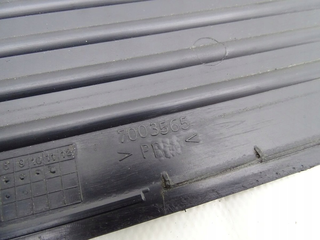 LAND ROVER RANGE ROVER L322 01-12 BANDA CAPAC BARĂ SPATE 7003565 Product image