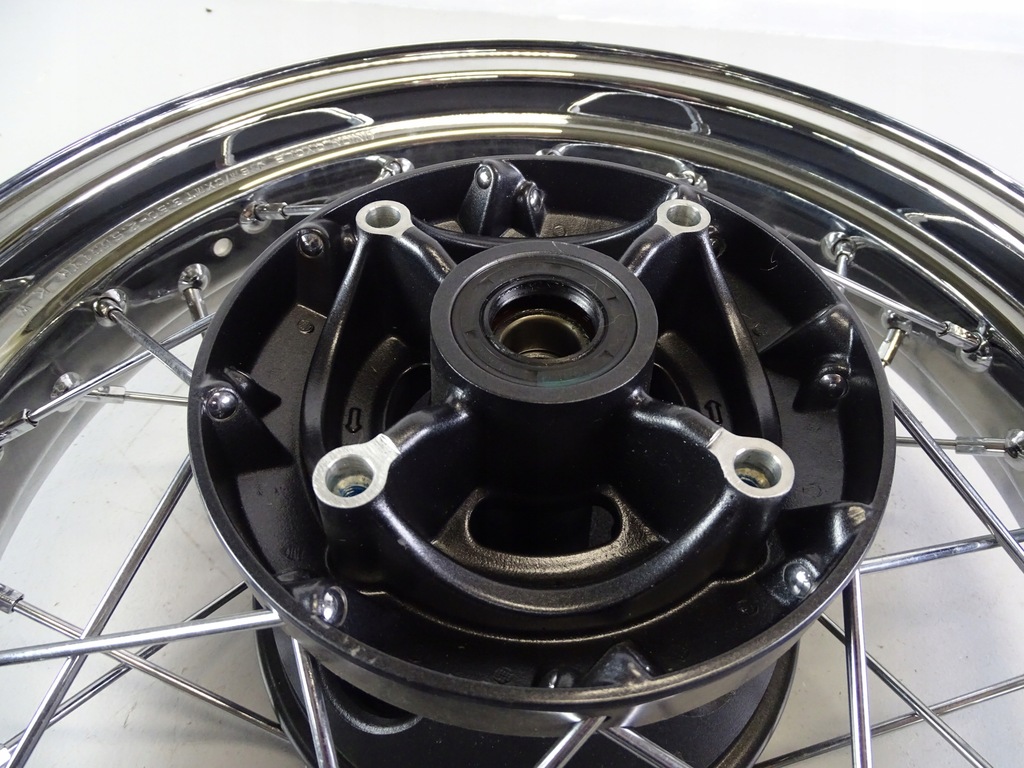 A736 Triumph Bonneville T120 Jantă spate 16'' Product image