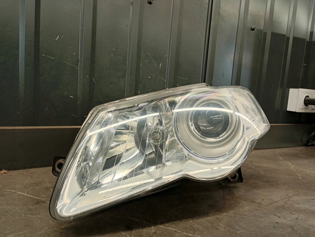 3C0941005Q FAVIUL LEGAT VW PASSAT B6 HELLA Product image