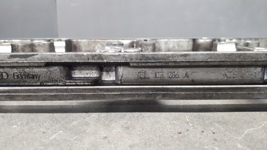03L103286A Cadrul acoperă fixarea Audi A4 B8 2.0TDI. Product image