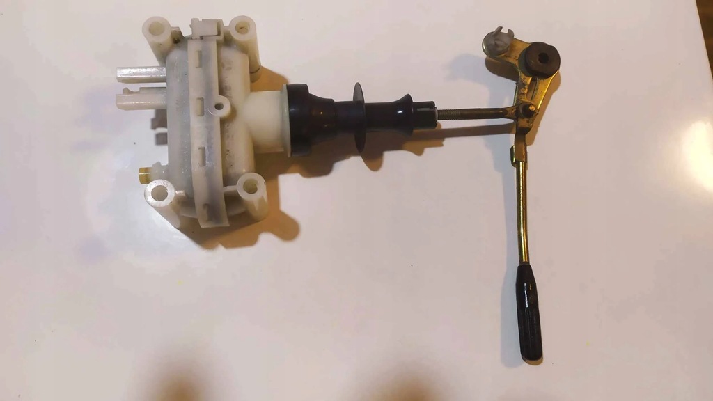Servomotor de inchidere centralizata Mercedes-Benz W124 Hella Product image