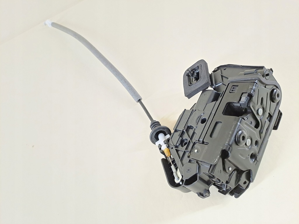 BLOCARE UȘI DREAPTA FAȚĂ, ȘURUBURI FAȚĂ DREAPTA, SKODA SUPERB 3 III 19 Product image