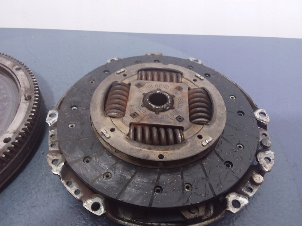 VW GOLF IV 1.9 TDI SZTYWNE SPRZĘGŁO VALEO 0212081011 Product image