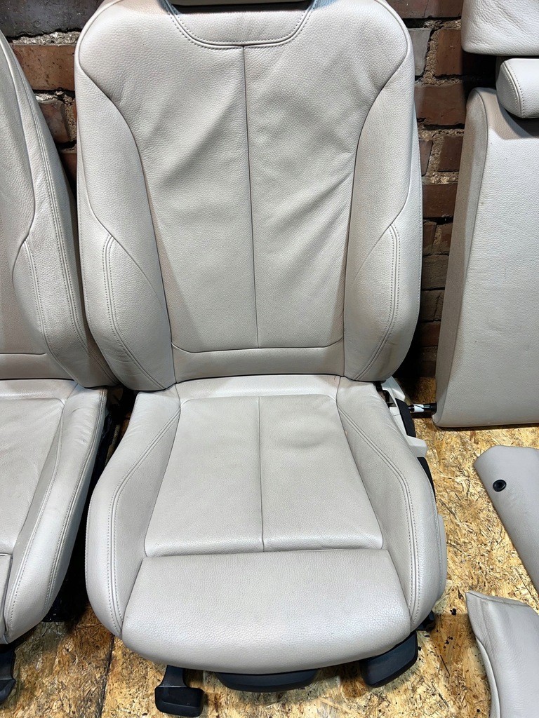 SCAUNE BMW 1 F20 UK, SET PIELE NEINCALZITĂ OYSTER, VERSIUNEA ENGLISH Product image