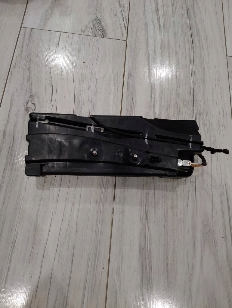 PERNA SCAUN DREAPTA PEUGEOT 208 9802247980 Product image