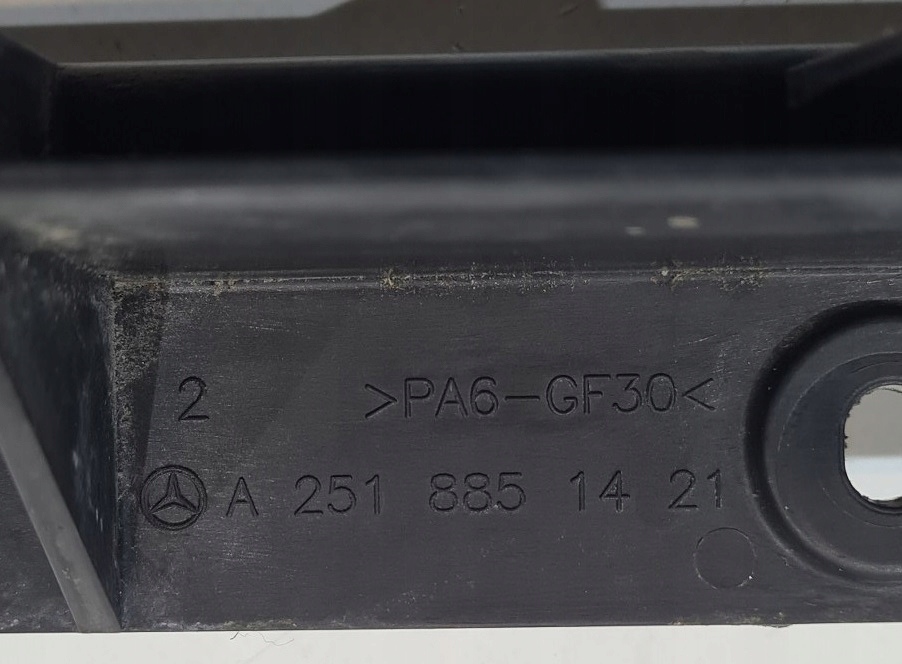 ŚLIZG ZDERZAKA TYŁ ŚRODEK MERCEDES W251 A2518851421 Product image