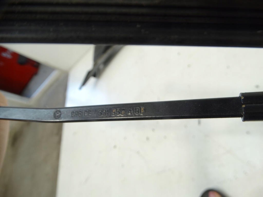 BRAT STERGATOR DREAPTA VOLKSWAGEN PASSAT B6 COMBI 3C1955410B Product image