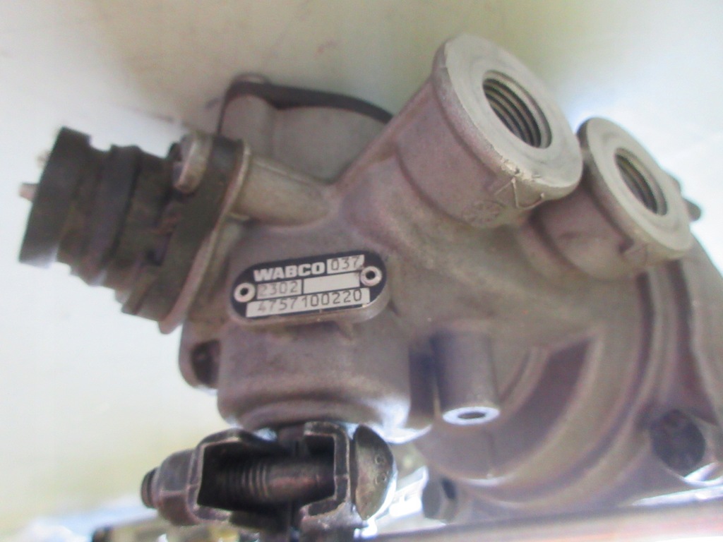 VALVĂ REGULATOR FORȚĂ DE FRÂNARE WABCO 4757100220 Product image
