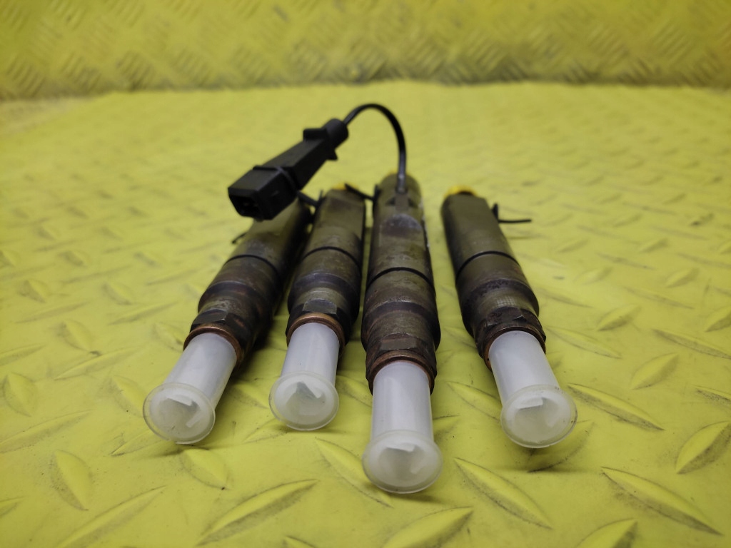 INJECTOR RENAULT SCENIC 1.9 DTI 0432193753/4 Product image