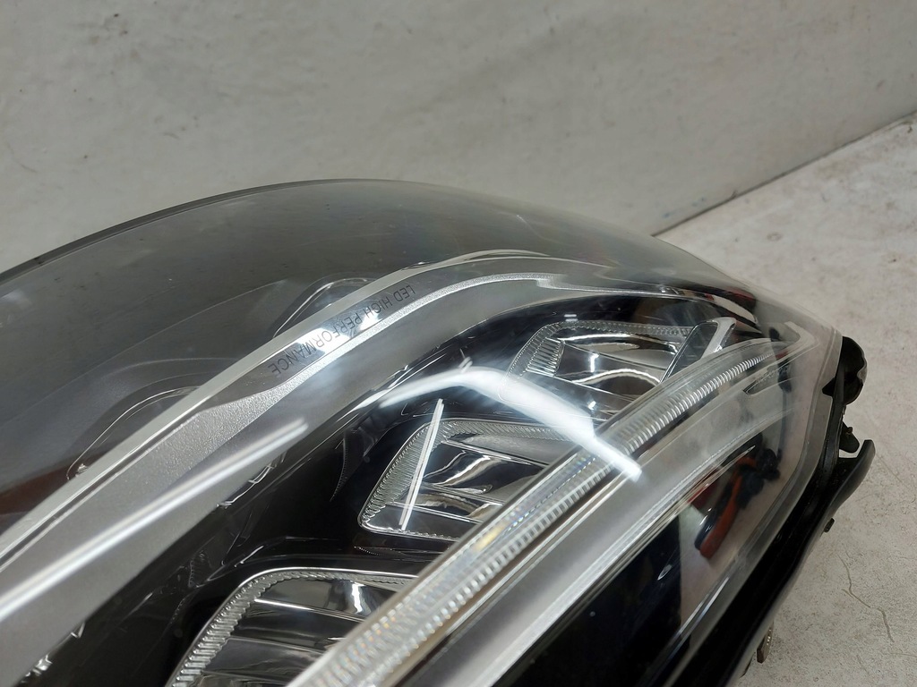 Mercedes-Benz C Clasa 205 W205 Ridicați Fața frontală din fața dreaptă a lămpii din față Product image